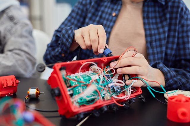 signal in cable assembly